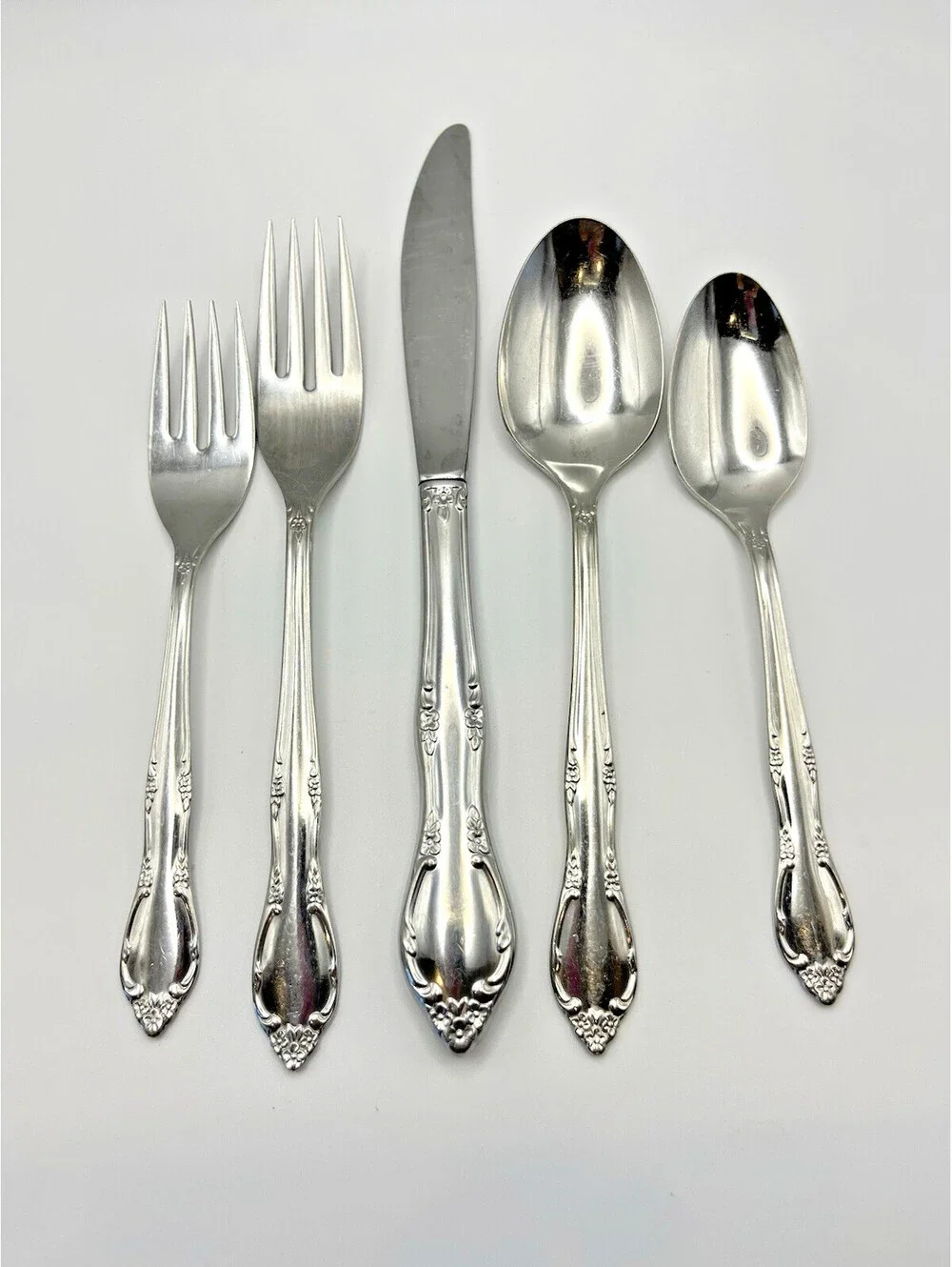 Oneida Mansion Park Stainless Flatware Place setting of 5 pcs 3035.9